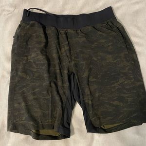 Mens lululemon short 11 inch size XL